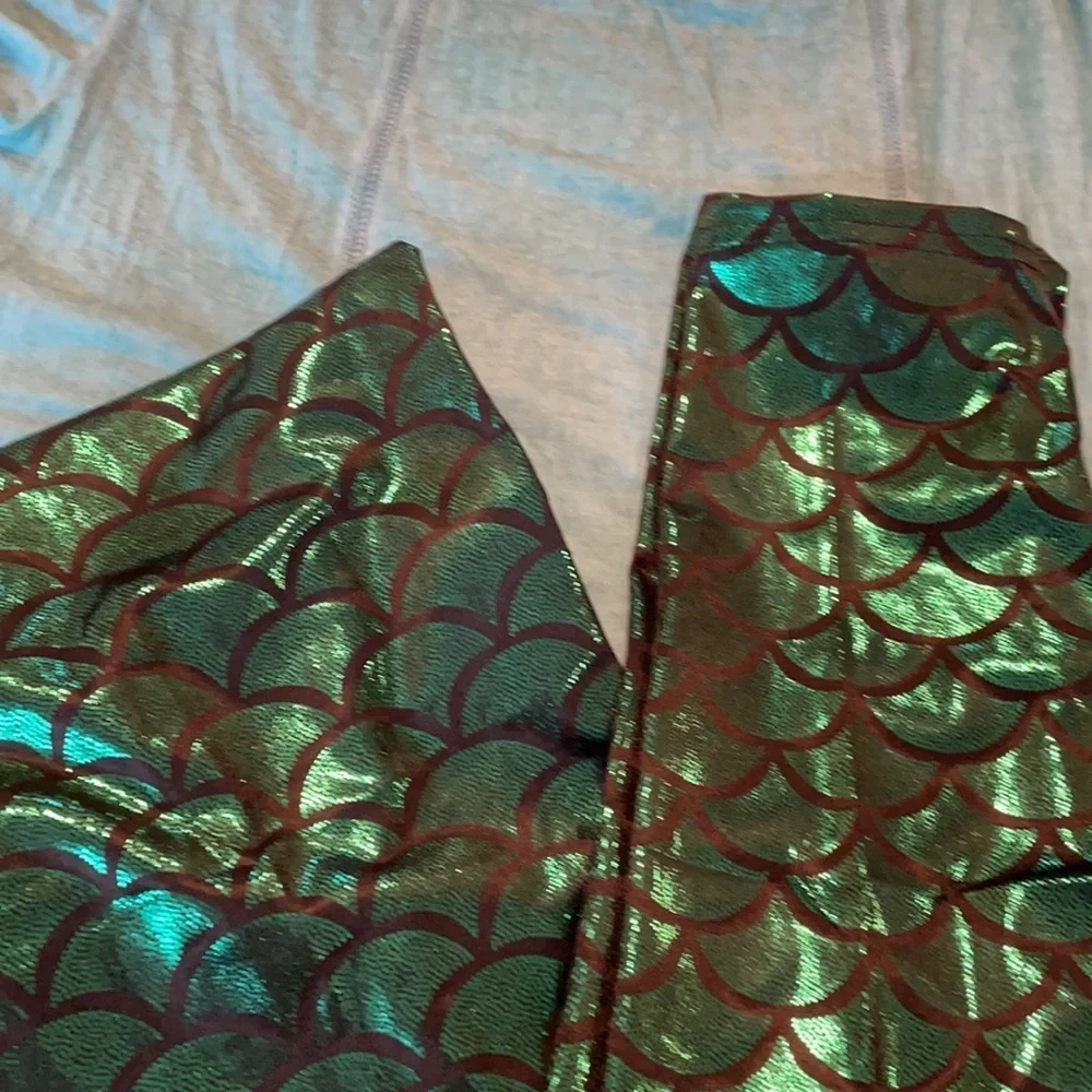 Mermaid leggings.